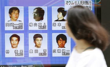 Japonia ekzekutoi gjashtë drejtuesit e fundit të kultit famëkeq, gjatë vitit 1995 vranë 13 persona në Tokio nëpërmjet gazit sarin (Foto)