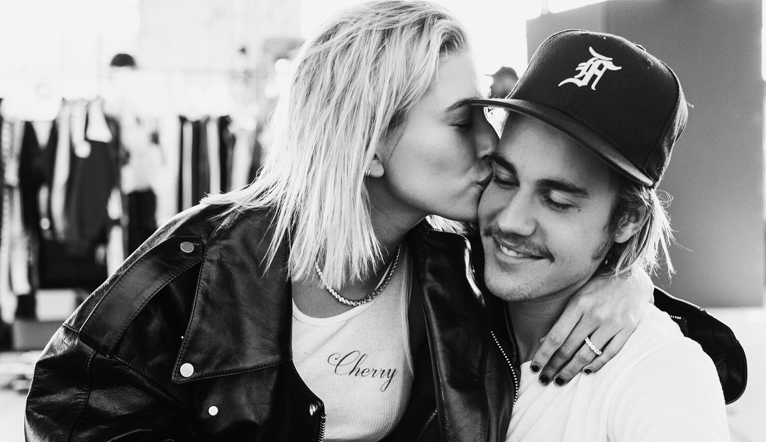 Bieber publikon një fotografi romantike me të fejuarën Hailey Baldwin