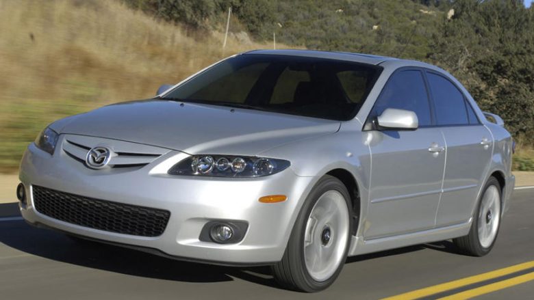 Mazda kthen prapa 270 mijë vetura modelesh të vjetra, shkaku i problemeve me airbag-ët (Foto)