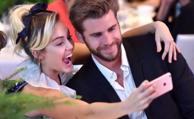 Miley Cyrus dhe Liam Hemsworth i dhanë fund beqarisë