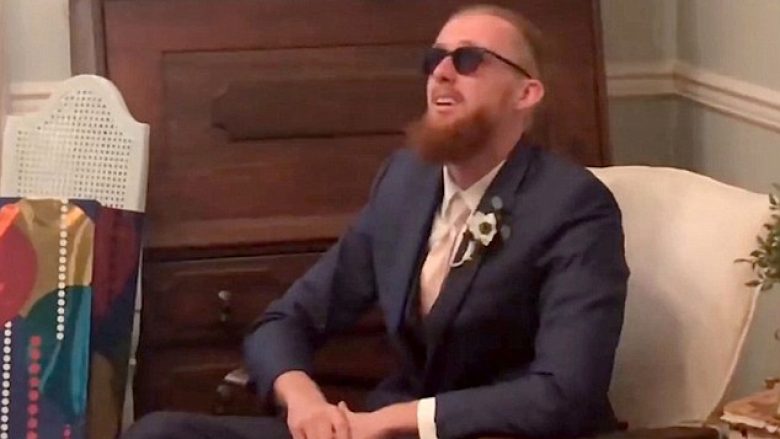 Nusja i dhuron syze me të cilat mund të sheh ngjyra, reagimi mbresëlënës i dhëndrit para dasmës (Video)