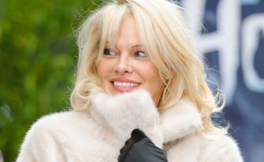 Dikur ishte biondja më e famshme dhe femra më atraktive në botë – Pamela Anderson ka mbushur 51 vjet
