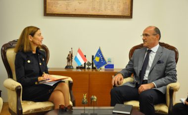 Gashi dhe ambasadorja e Holandës flasin për plotësimin e kritereve për anëtarësimin e Kosovës në BE