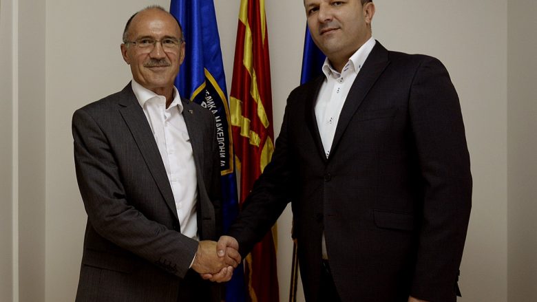 Ministri Gashi takoi homologun e tij në Maqedoni