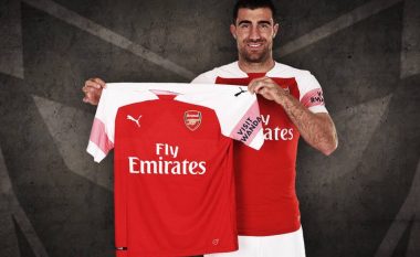 Zyrtare: Sokratis nënshkruan me Arsenalin