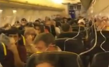 Momente tmerri përjetojnë pasagjerët, aeroplani bën ulje të detyruar (Video)