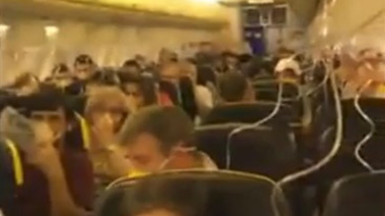 Momente tmerri përjetojnë pasagjerët, aeroplani bën ulje të detyruar (Video)