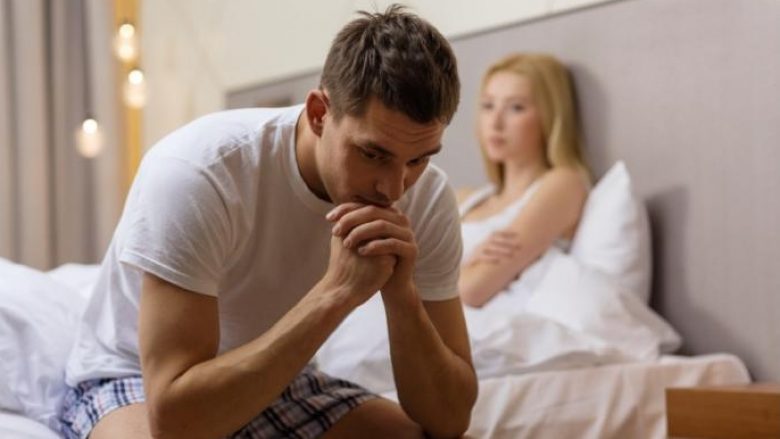 Përse meshkujt ejakulojnë shpejt gjatë seksit të herës së parë