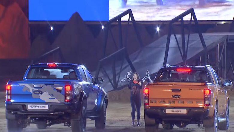 Shkathtësitë e Ford Range Raptor, testohen krahas të fuqishmit Range Wildtrak (Video)