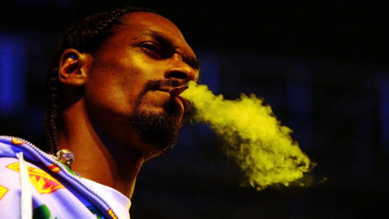 Snoop Dogg investon në kompani farmaceutike që për prodhimin e barnave shfrytëzon kanabisin