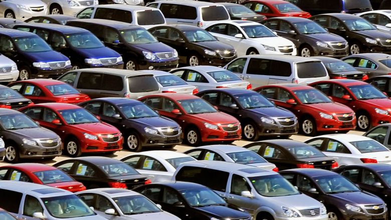 Shitjet e veturave bien më 24%  në BE
