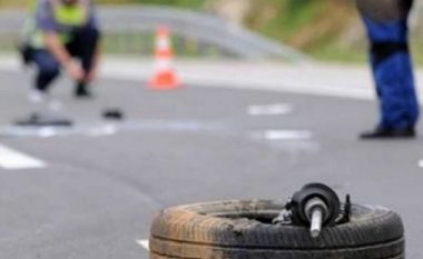 Aksident në autostradën Tiranë-Durrës, makina përplas për vdekje një këmbësor