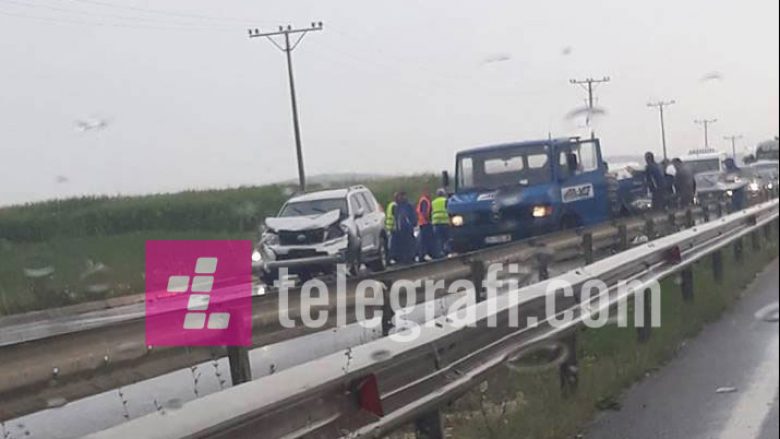 Aksident në Komoran, përfshihen 4 vetura në mesin e tyre eskorta dhe automjeti i presidentit Thaçi (Foto)