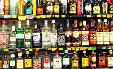 Në Maqedoni ndryshon ligji për blerjen e pijeve alkoolike