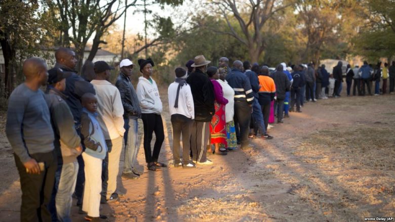 Zimbabveja voton për herë të parë pa Mugaben