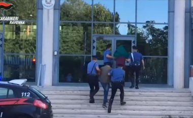 Itali, goditet banda shqiptare e kokainës, dalin pamjet e arrestimeve (Video)