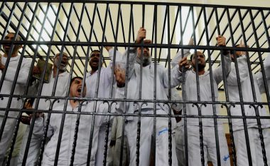 Egjipti dënon 14 persona me burgim të përjetshëm