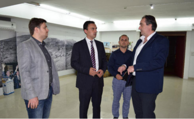 Ministri Ademi vizitë në Muzeun e Maqedonisë