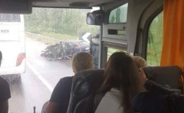 Autobusi me dhjetëra kosovarë aksidentohet në Lezhë