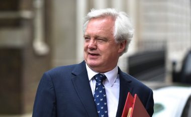 Sekretari britanik për Brexit, David Davis jep dorëheqje