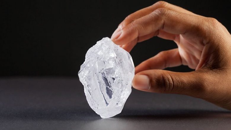 Zbulimi i madh i ekspertëve: Toka fsheh miliarda tonë diamante, ata mund të nxirren vetëm nëse shpohet 240 kilometra