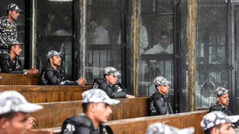 Gjykata egjiptiane shqipton 75 dënime me vdekje