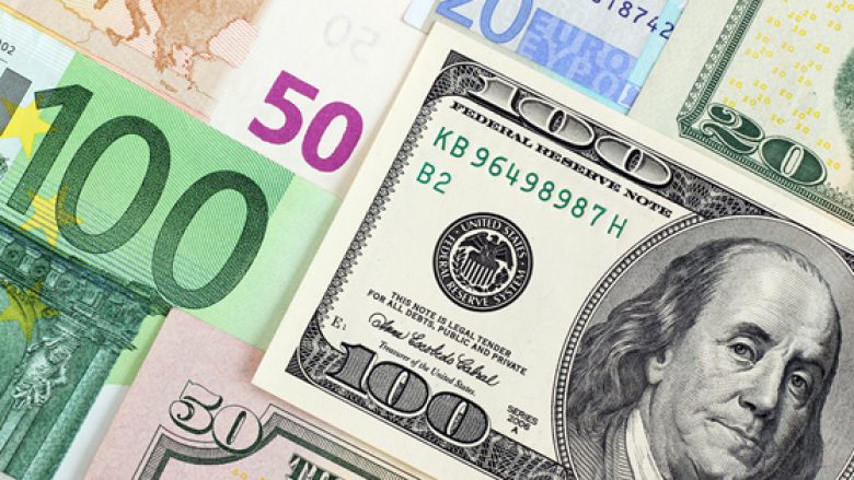 Shkëmbimi valutor ndërmjet euros dhe dollarit amerikan mbetet i qëndrueshëm