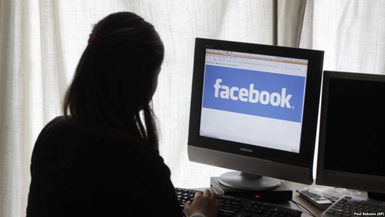 Facebook suspendon një kompani rreth dyshimeve për keqpërdorim të informacionit