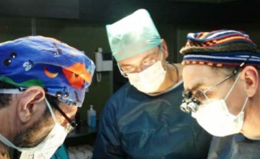 QKUK: Ekipi i mjekëve nga Australia dhe Kosova po operojnë 27 fëmijë