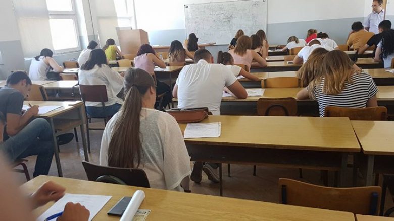 Parlamenti Studentor kërkon që arsimi universitar të fillojë mësimin fizikisht
