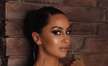 Dafina Zeqiri, atraktive në sutjena të kuqe