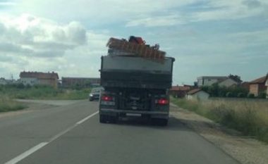 Kamioni i drejtuar nga një shtetas i Maqedonisë aksidentohet në Bullgari