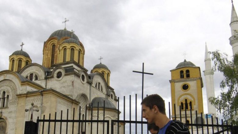 Në Ferizaj, xhamia dhe kisha në një oborr: Flasin imami dhe prifti (Video)