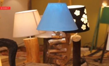 Vëllezërit që shndërrojnë drurin në llamba artistike (Video)