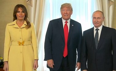 Melania e frikësuar pasi shtrëngon dorën e Putinit, njerëzit aludojnë se ajo ishte ‘e vetmja në dhomë që e kuptoi sa i rrezikshëm është ai’