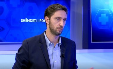 Ismaili: Ilaçi, që i është shitur barnatoreve 5 euro, ministrisë i kushtoi 15 euro! (Video)