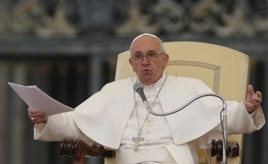 Papa Françesku: Trafikimi me njerëz, krim i turpshëm