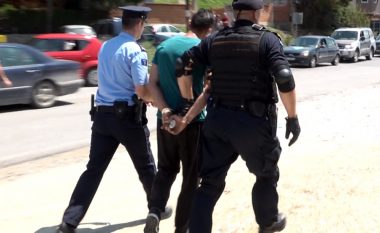 Epilogu i përleshjes fizike në protestën në Mramor: Pesë persona të arrestuar (Foto)