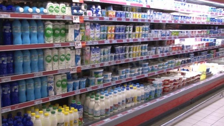 Industria vendore e qumështit është duke u dëmtuar nga importi