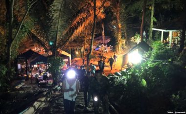 Vazhdon operacioni i shpëtimit për të bllokuarit në një shpellë në Tajlandë