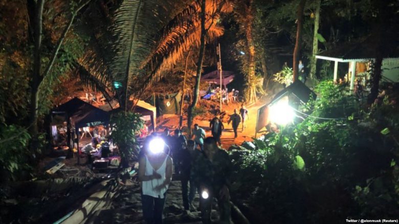 Vazhdon operacioni i shpëtimit për të bllokuarit në një shpellë në Tajlandë