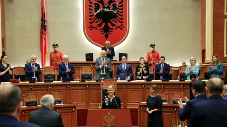 Presidentja kroate në Kuvend: Shqiptarët kanë sakrifikuar për Kroacinë, ne nuk harrojmë!