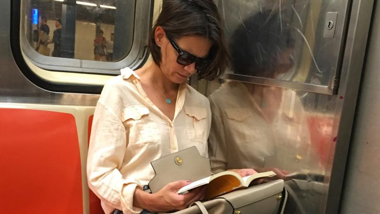 Ka pasuri prej miliona dollarë, por Katie Holmes bënë jetë modeste dhe udhëton me metro