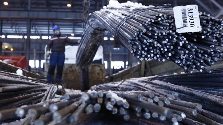 Prodhimi botëror i çelikut shënon rritje të lehtë në gusht