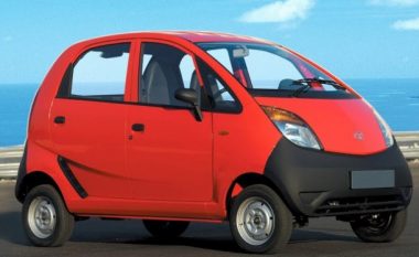 Edhe pse kushton vetëm 2 mijë dollarë, veturën indiane Tata Nano pak po e blejnë (Foto)