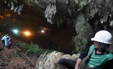 Komplikohet aksioni për nxjerrjen e fëmijëve nga shpella