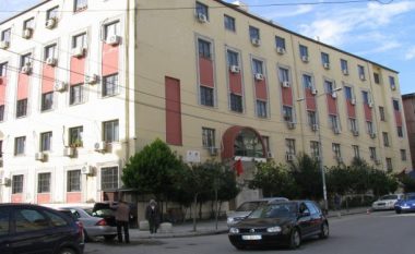 Arrestohet polici në Durrës, merrte ryshfet në emër të gjyqtarëve