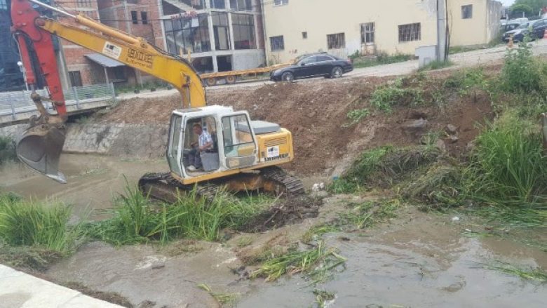 Pastrohet shtrati i lumit Mirusha në Malishevë