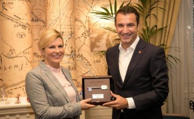 Veliaj ia jep “Çelësin e Qytetit” presidentes kroate, Kolinda Kitaroviq