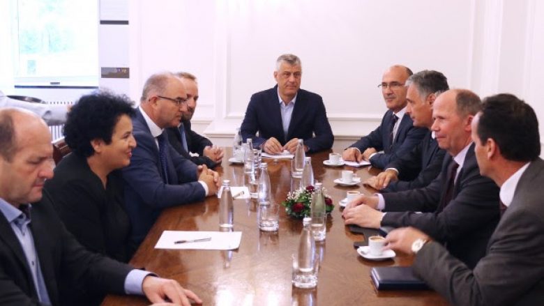 Thaçi i falënderon krerët e institucioneve të drejtësisë për plotësimin e kritereve për vizat